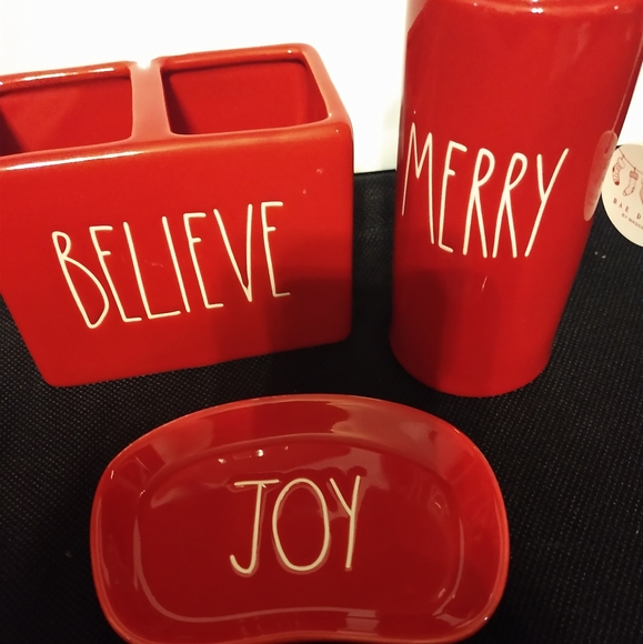 Rae Dunn Holiday Bath set - Picture 3 of 5